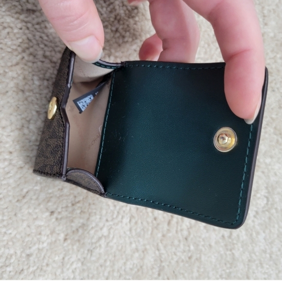 MK MICHAEL KORS Logo Clip Case For Apple AirPods Dark Green Brown - Picture 4 of 8